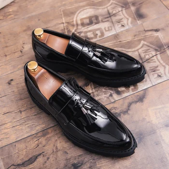 мужская повседневная деловая обувь, черная однотонная обувь без застежки с кисточками, дышащие лоферы из лакированной кожи, мужская обувь на платформе для джентльменов